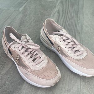 Women’s Nike Waffle one SE